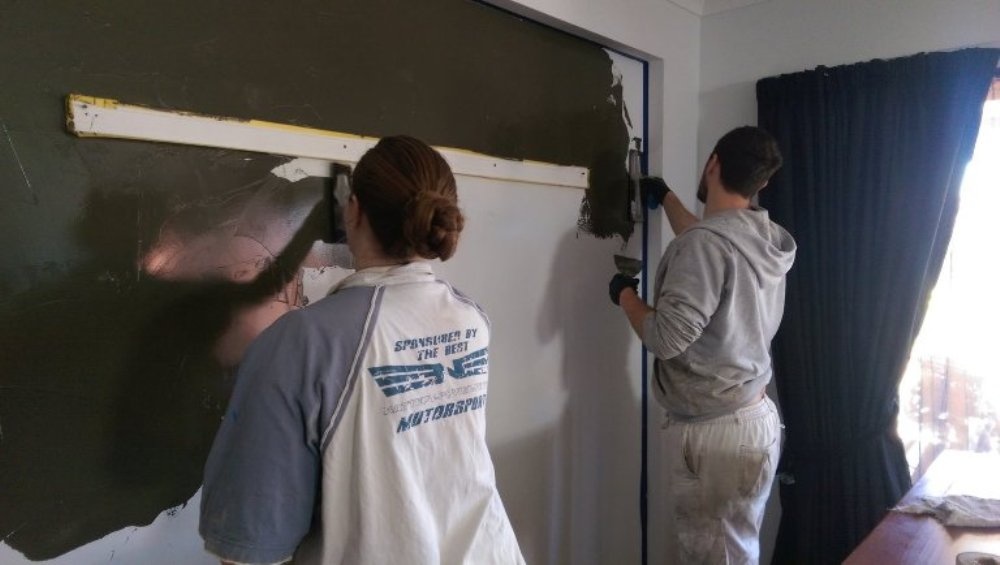 Whether you are planning to change the look of your house with some  soothing colours or you want to give your office space a fresh face,  hiring a professional painter is the way to&nbsp;go.