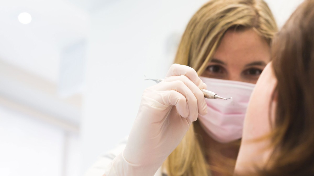 Transferring X-rays, MRIs, and CT scan into CD or DVD is an ineffective  way to deliver medical&nbsp;images