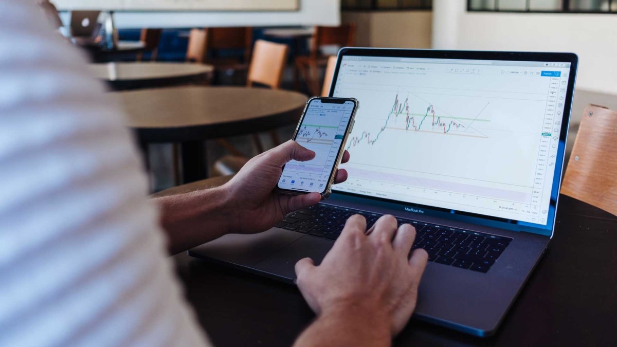 Forex market is simply like all other markets where people trade with  currencies instead of goods and&nbsp;foods